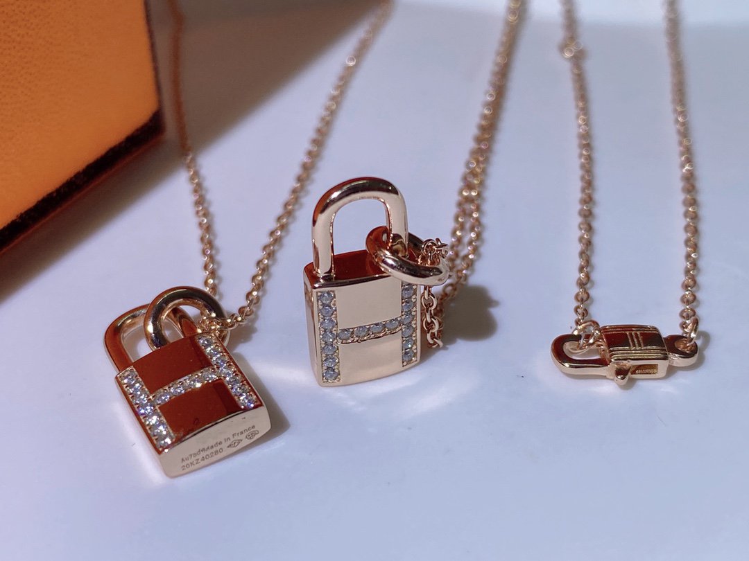 [⭐Seralia]HM ADVANCED NICHE LOCK HEAD NECKLACE DIAMONDS