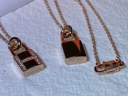 [⭐Seralia]HM ADVANCED NICHE LOCK HEAD NECKLACE DIAMONDS