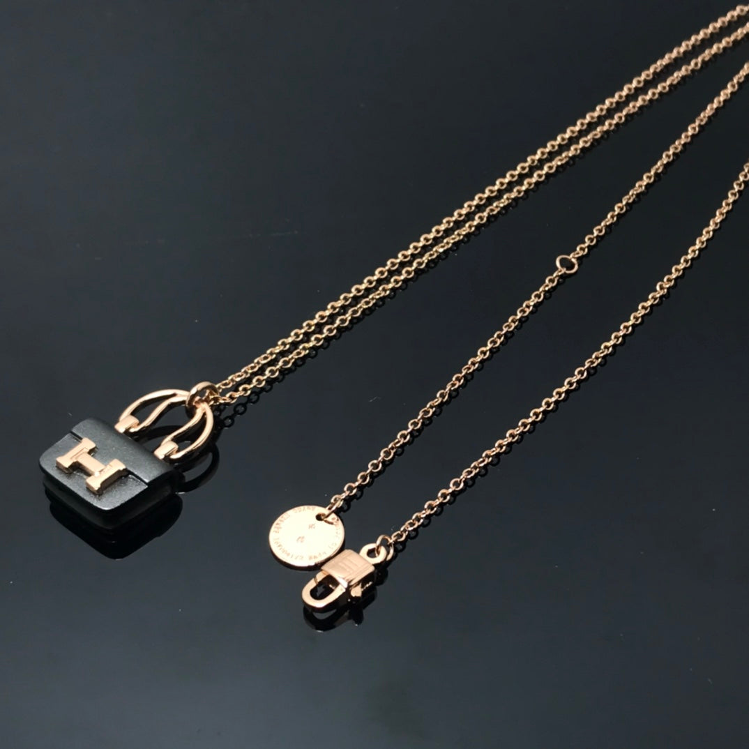 [⭐Seralia]WOMEN'S HM AMULETTES CONSTANCE PENDANT NECKLACE
