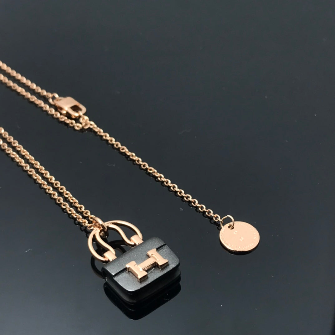 [⭐Seralia]WOMEN'S HM AMULETTES CONSTANCE PENDANT NECKLACE