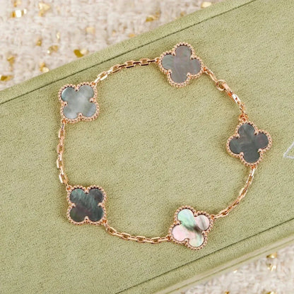 [⭐Seralia] CLOVER 5 MOTIF GRAY MOP BRACELET COLLECTION