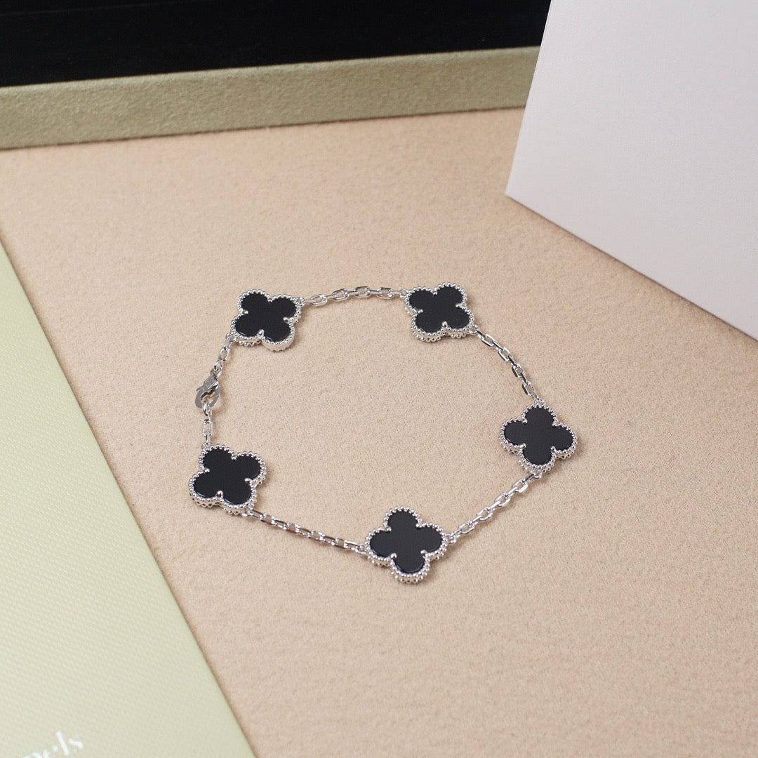 [⭐Seralia] CLOVER 5 MOTIF ONYXS BRACELET COLLECTION