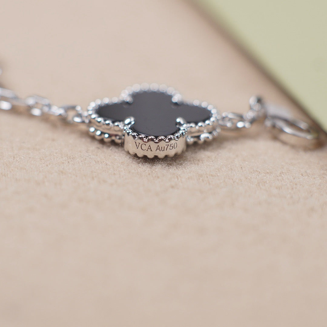 [⭐Seralia] CLOVER 5 MOTIF ONYXS BRACELET COLLECTION