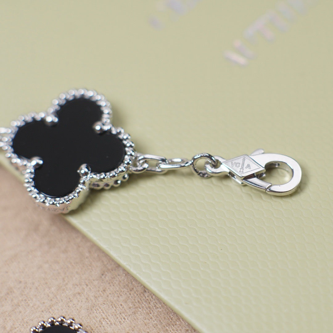 [⭐Seralia] CLOVER 5 MOTIF ONYXS BRACELET COLLECTION