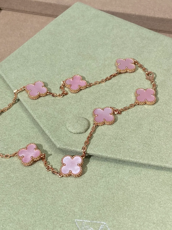 [⭐Seralia Jewellery] Pink Necklace with Ten Clover Designs