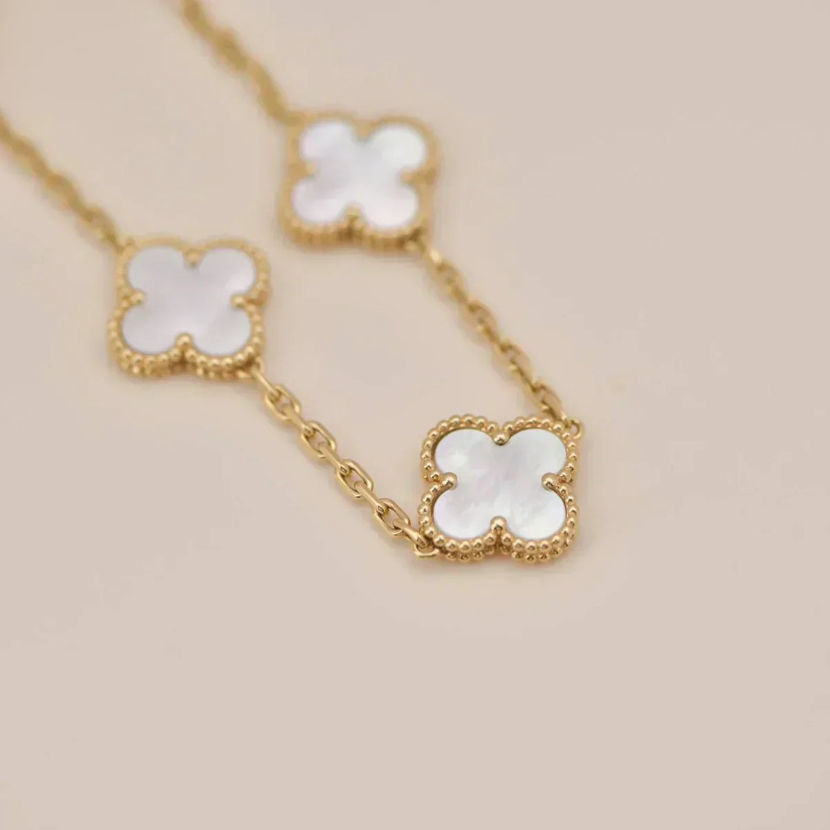 [⭐Seralia]CLOVER WHITE PEARL MOP 5 MOTIF BRACELET COLLECTION