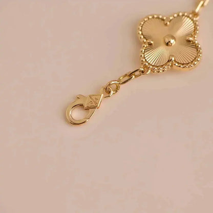[⭐Seralia] CLOVER 5 MOTIF LASER BRACELET COLLECTION