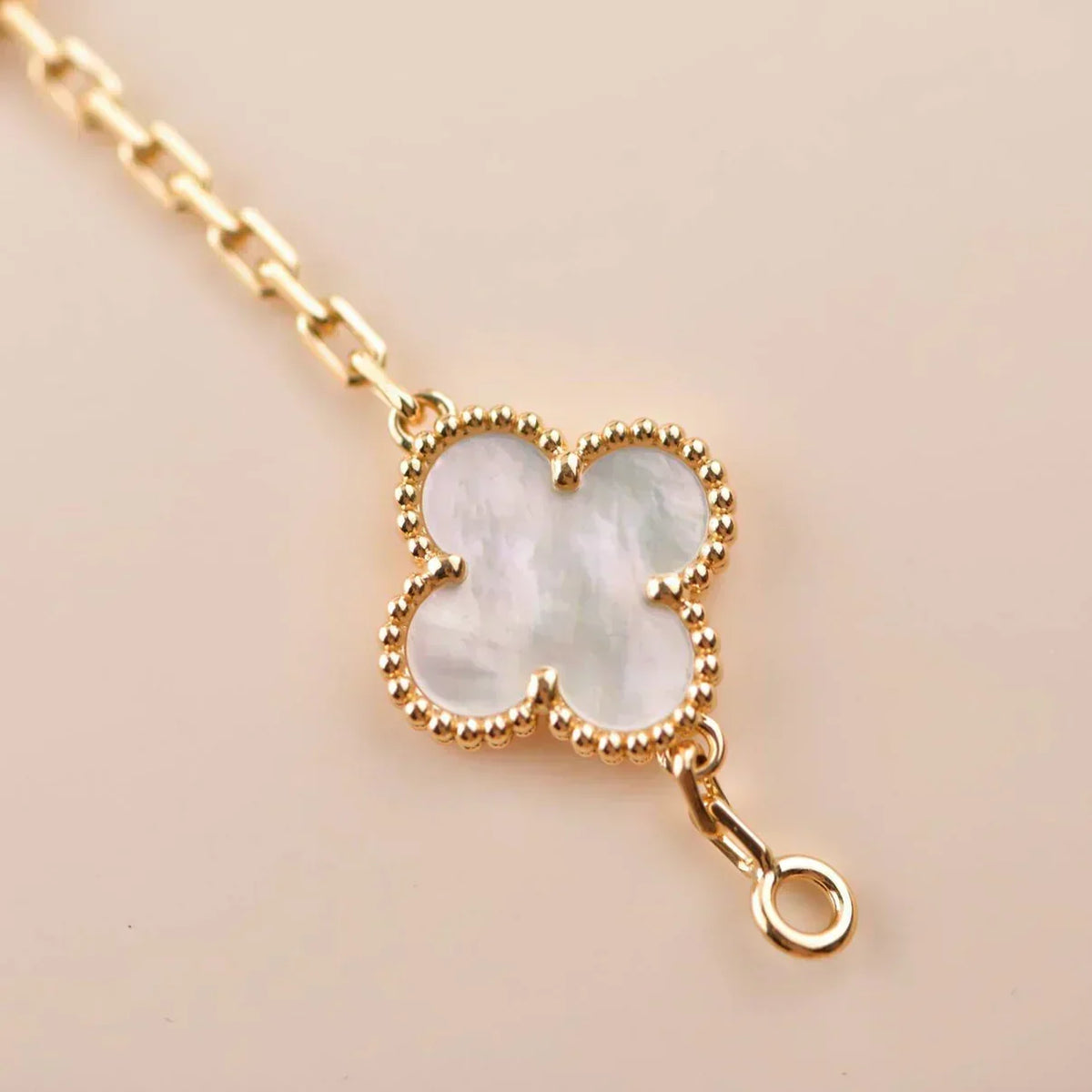 [⭐Seralia]CLOVER WHITE PEARL MOP 5 MOTIF BRACELET COLLECTION