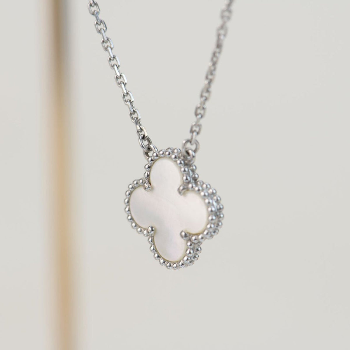 [⭐Seralia]CLOVER  15MM WHITE MOTHER-OF-PEARL SILVER