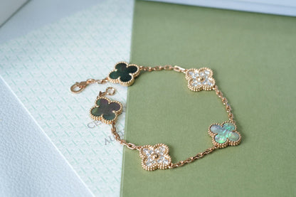[⭐Seralia] CLOVER 5 MOTIF GRAY MOP BRACELET COLLECTION