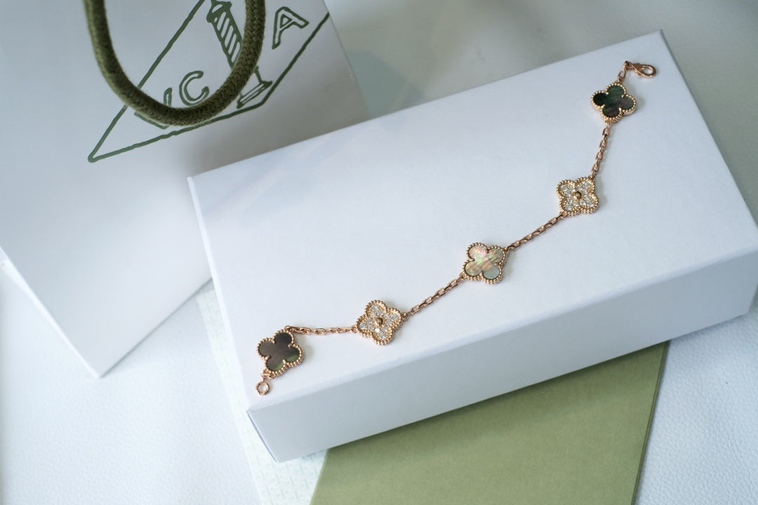 [⭐Seralia] CLOVER 5 MOTIF GRAY MOP BRACELET COLLECTION