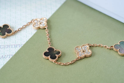 [⭐Seralia] CLOVER 5 MOTIF GRAY MOP BRACELET COLLECTION