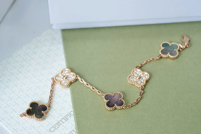 [⭐Seralia] CLOVER 5 MOTIF GRAY MOP BRACELET COLLECTION