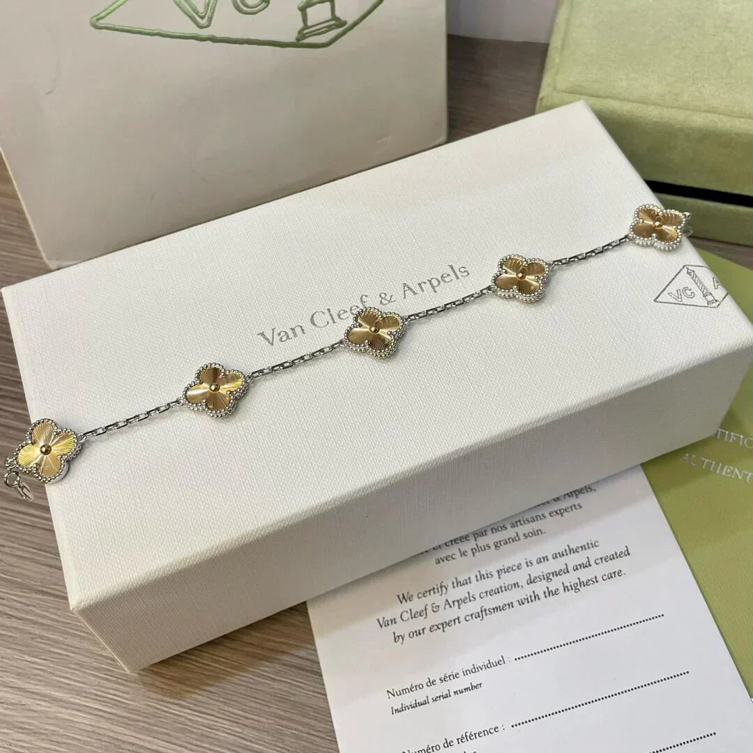 [⭐Seralia] CLOVER 5 MOTIF LASER BRACELET COLLECTION