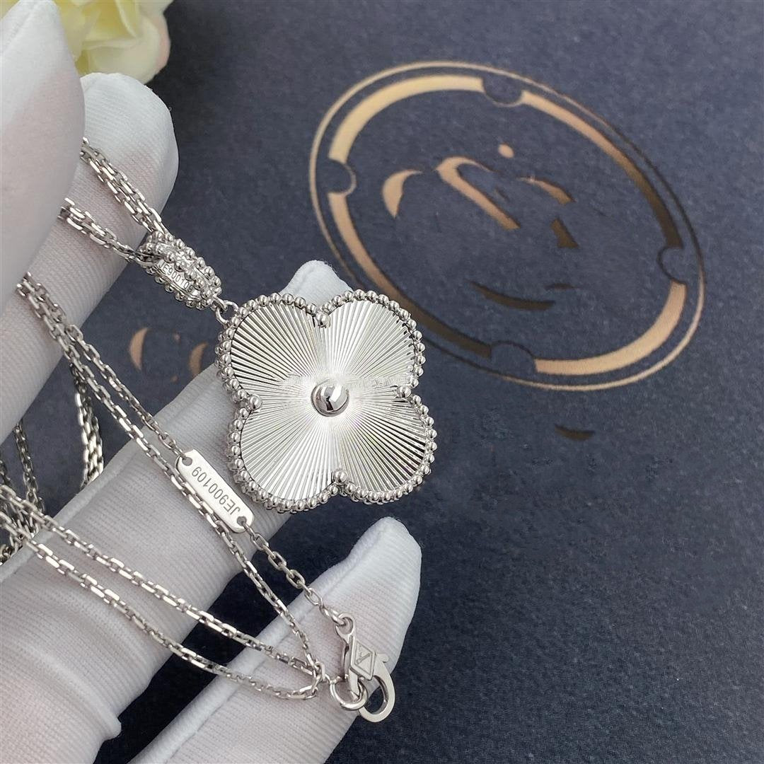[⭐Seralia]CLOVER 25MM SILVER BIG CLOVER NECKLACE