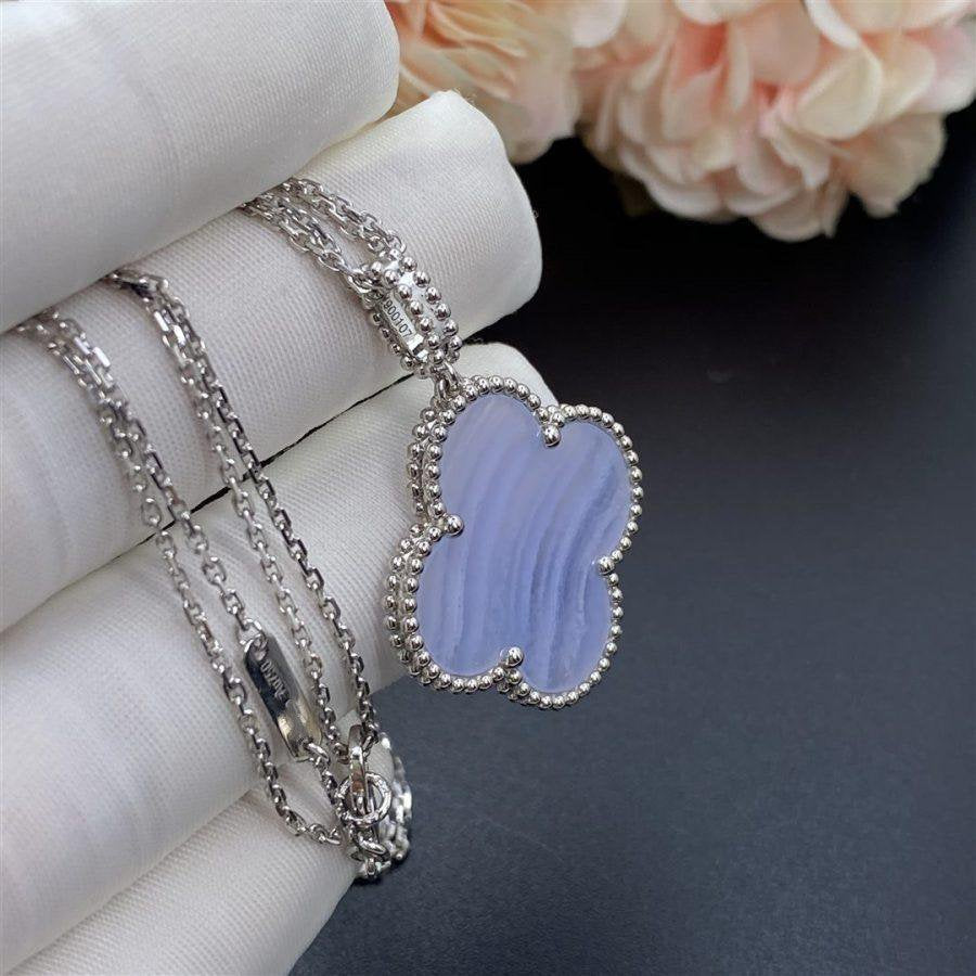 [⭐Seralia]CLOVER SILVER CHALCEDONY BIG CLOVER NECKLACE