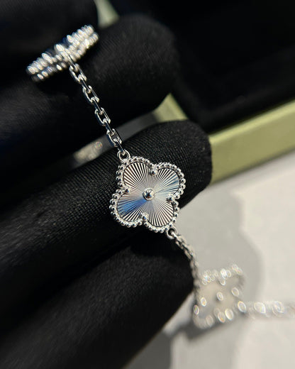 [⭐Seralia] CLOVER 5 MOTIF LASER BRACELET COLLECTION