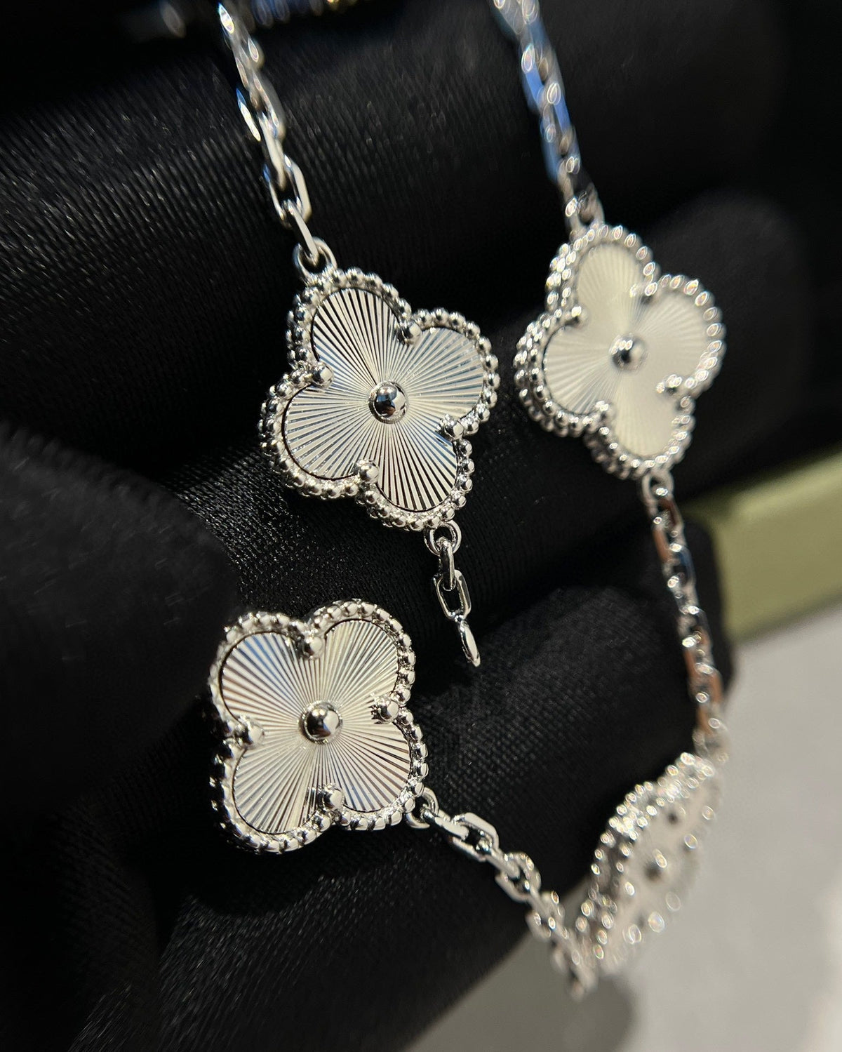[⭐Seralia] CLOVER 5 MOTIF LASER BRACELET COLLECTION