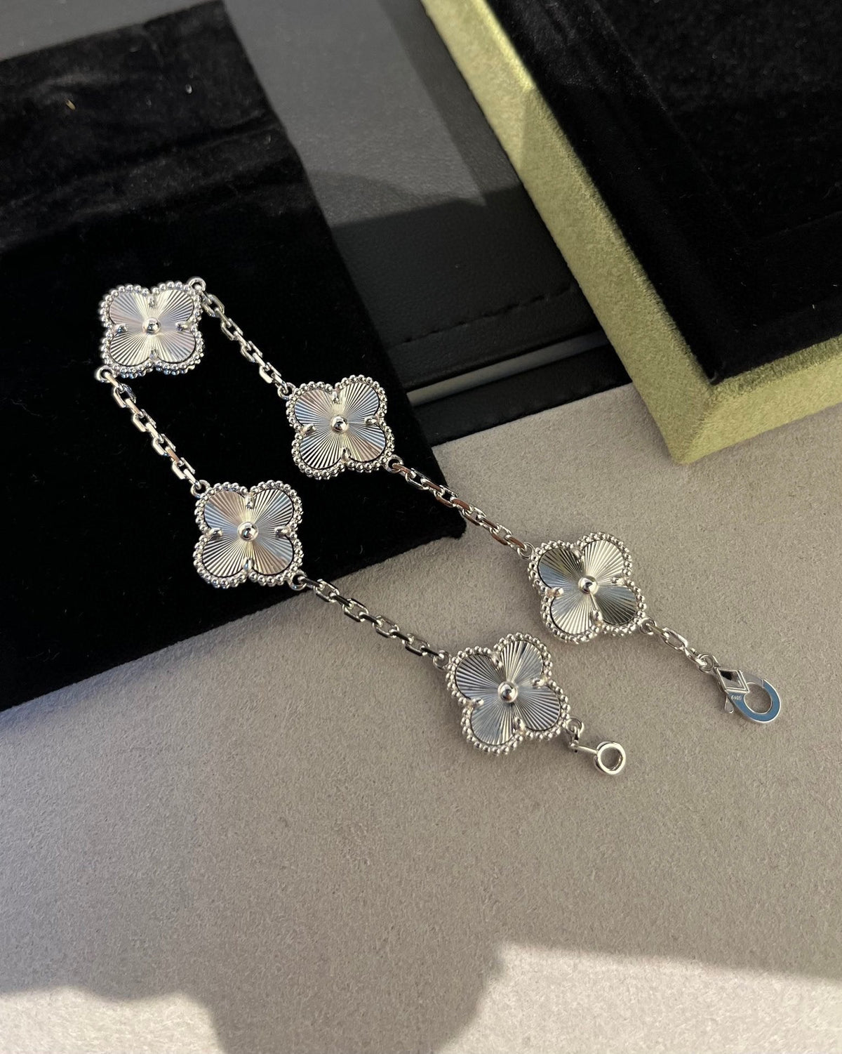 [⭐Seralia] CLOVER 5 MOTIF LASER BRACELET COLLECTION